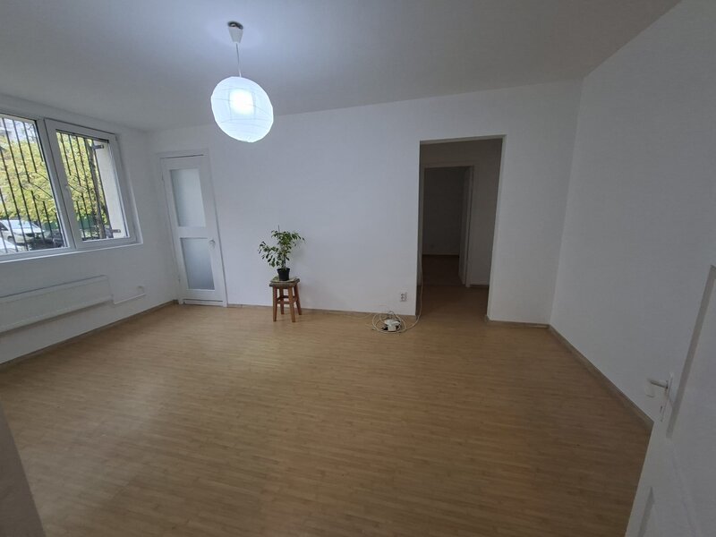 Obor, Mihai Bravu langa Primaria Sectorului 2