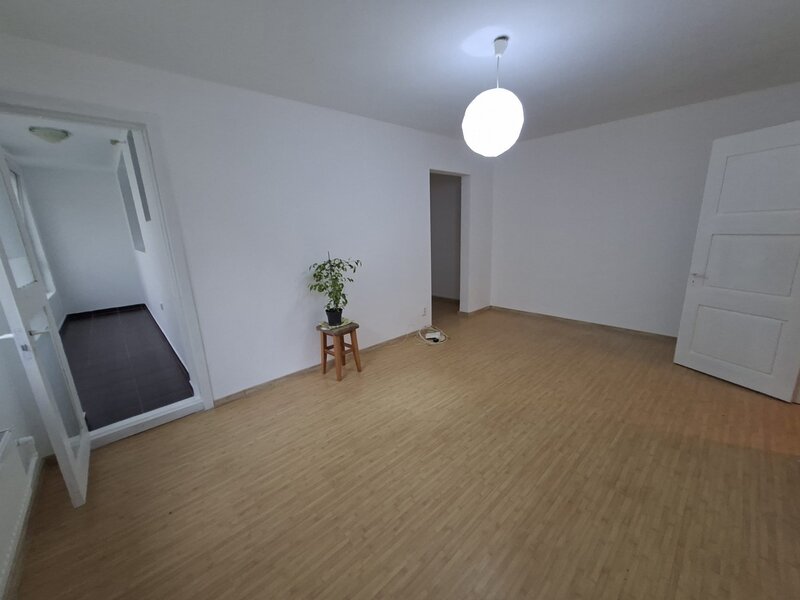 Obor, Mihai Bravu langa Primaria Sectorului 2